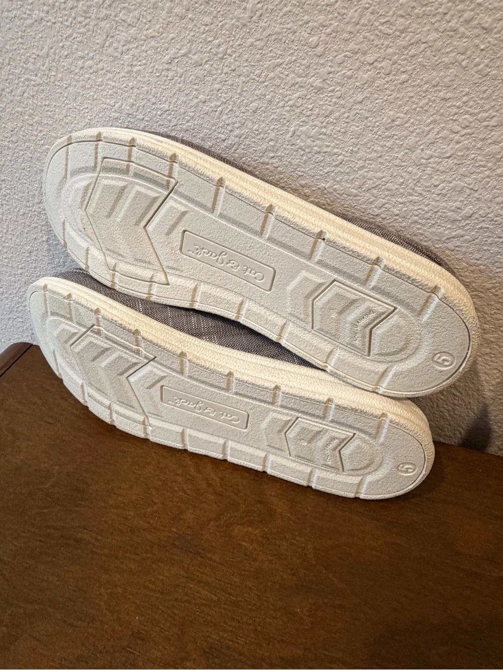 Cat & Jack Briar Slip-On Shoes - Gray - Youth Size 5 - NWT - Picture 5 of 6